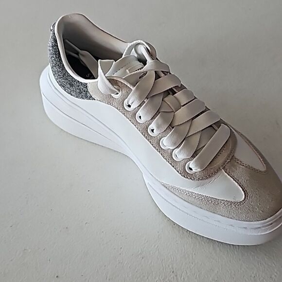 Nearly New Skechers Cordova Classic Spirit Martha Stewart White Sneakers, Size 9 - Picture 2 of 6